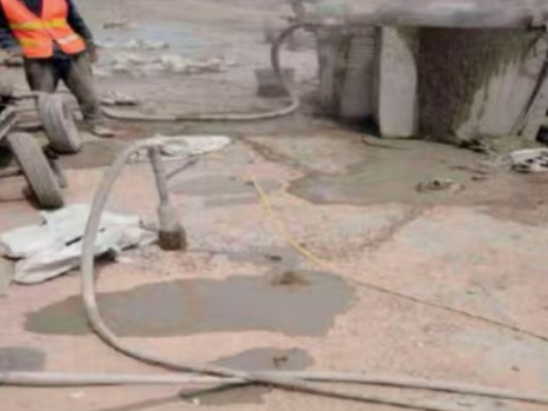 鸡东水泥混凝土路面板底注浆技术 路面脱空注浆整治方案