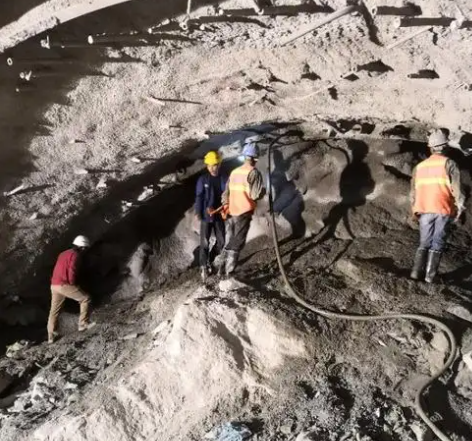 鸡东拱顶带模注浆料的施工流程及注意事项